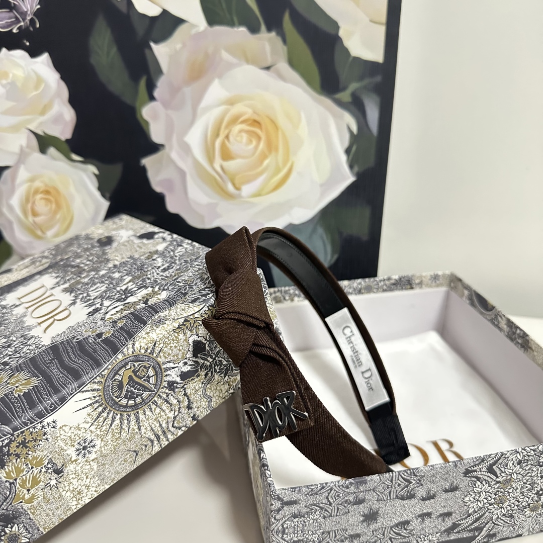 Elegant Two-Set Locker Packing Hair Explosion by MiuMiu for Stylish Girls. - 图片 7
