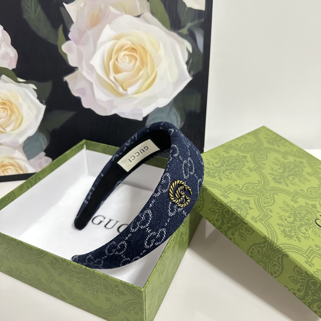  配专柜包装
Gucci（古驰）最新老花发箍
小仙女快入手
特殊材质 不嘞头
可盐可甜～