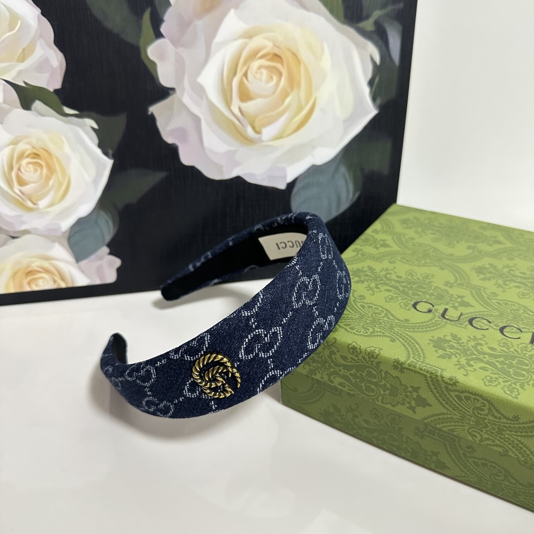  配专柜包装
Gucci（古驰）最新老花发箍
小仙女快入手
特殊材质 不嘞头
可盐可甜～