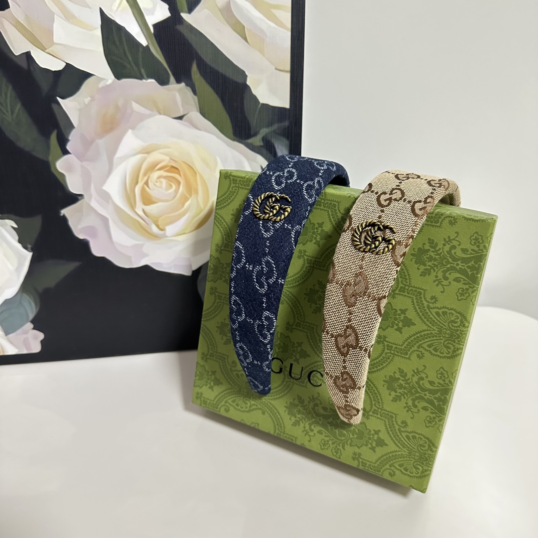  配专柜包装
Gucci（古驰）最新老花发箍
小仙女快入手
特殊材质 不嘞头
可盐可甜～