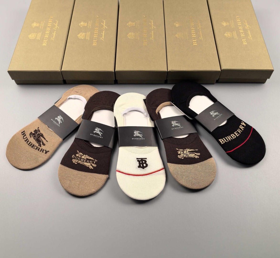   💛配专柜包装
Burberry(巴宝莉)新款船袜隐形袜堆堆袜袜子！一盒五双，专柜同步筒袜袜子，💛大牌