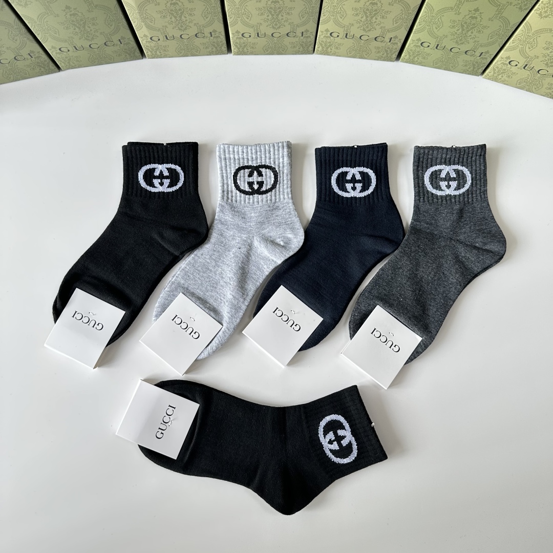 💛配专柜包装
Gucci（古驰）新款中长款堆堆袜袜子！一盒五双，专柜同步筒袜袜子，💛大牌出街，潮人必备🔥