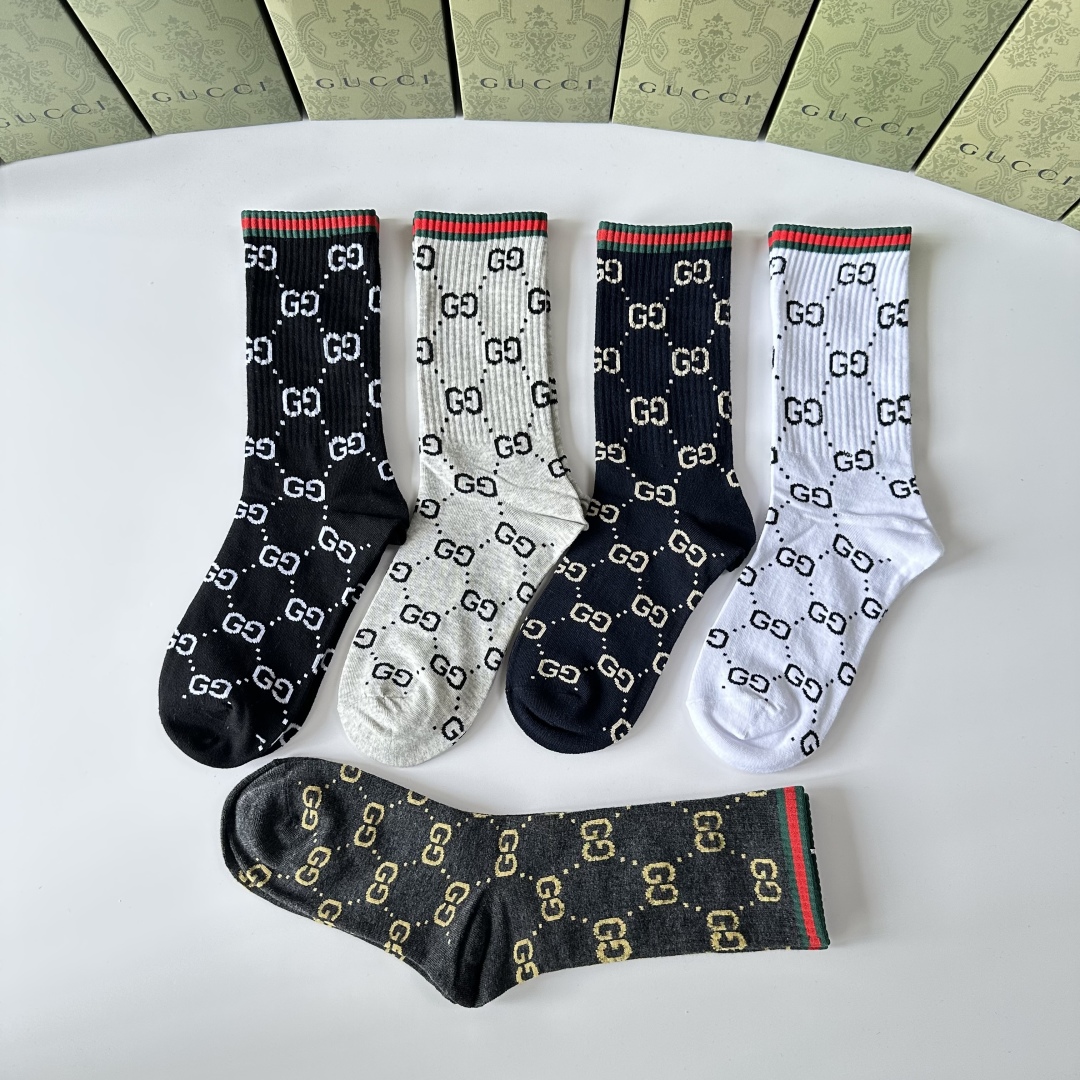 💛配专柜包装
Gucci（古驰）新款中长款堆堆袜袜子！一盒五双，专柜同步筒袜袜子，💛大牌出街，潮人必备🔥