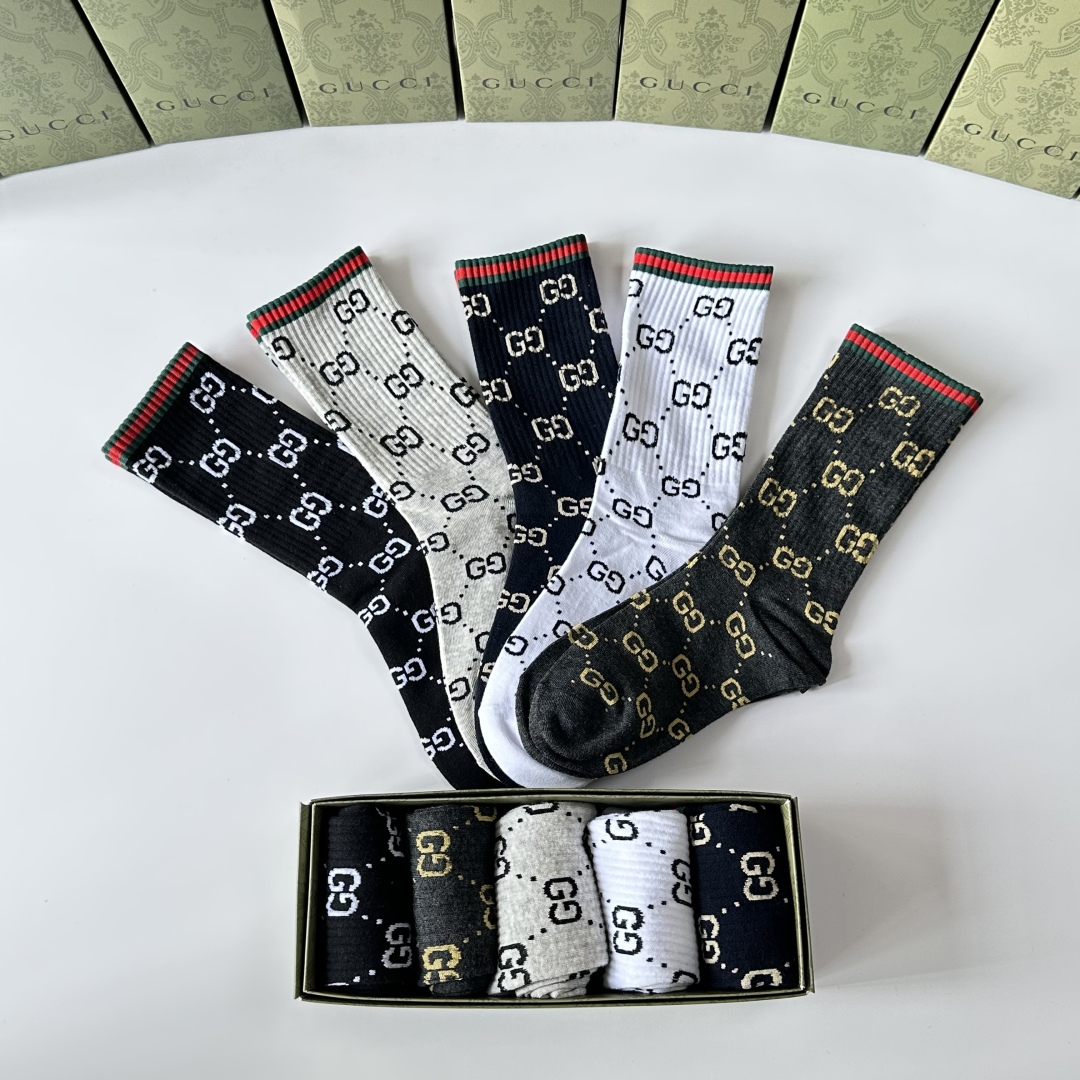 💛配专柜包装
Gucci（古驰）新款中长款堆堆袜袜子！一盒五双，专柜同步筒袜袜子，💛大牌出街，潮人必备🔥