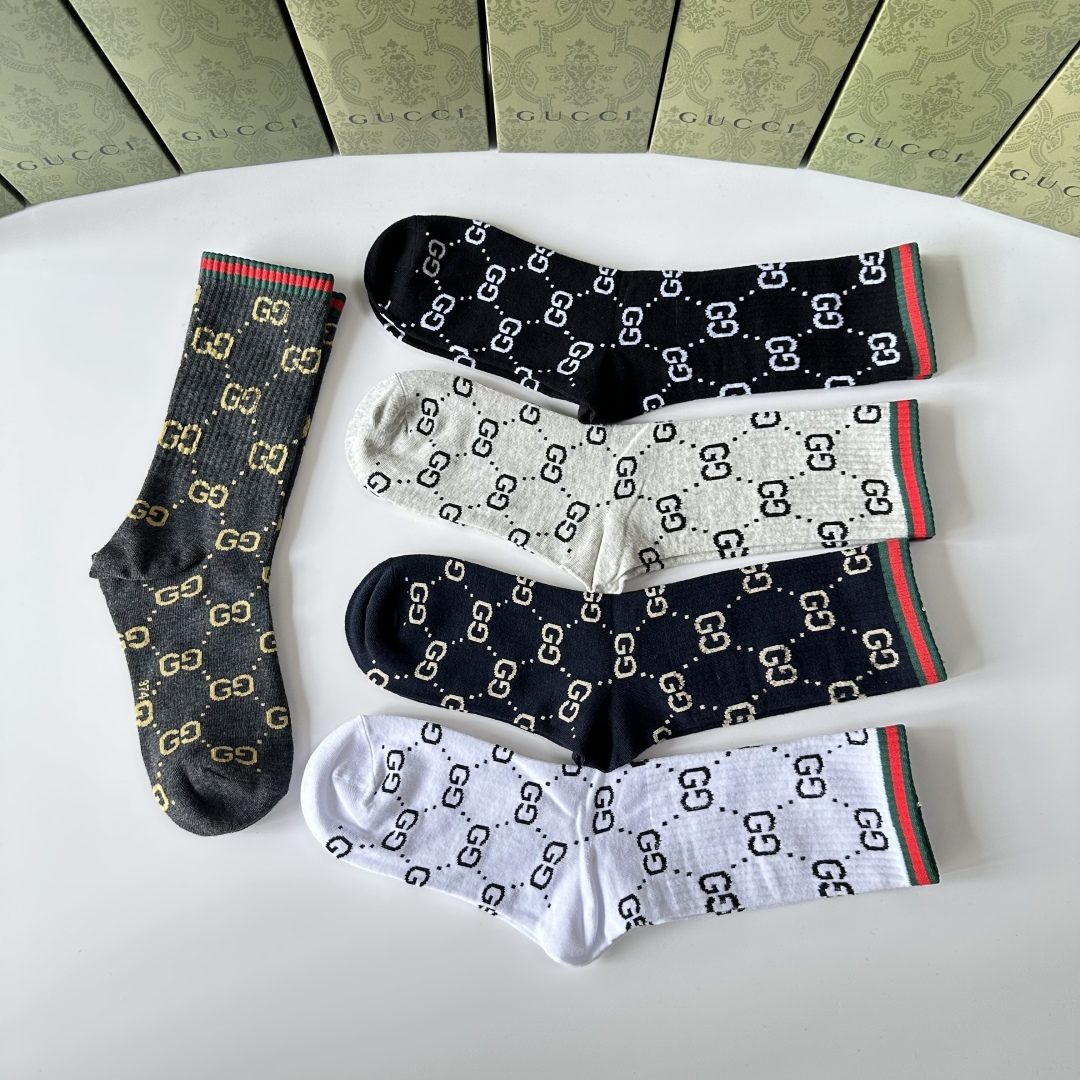 💛配专柜包装
Gucci（古驰）新款中长款堆堆袜袜子！一盒五双，专柜同步筒袜袜子，💛大牌出街，潮人必备🔥