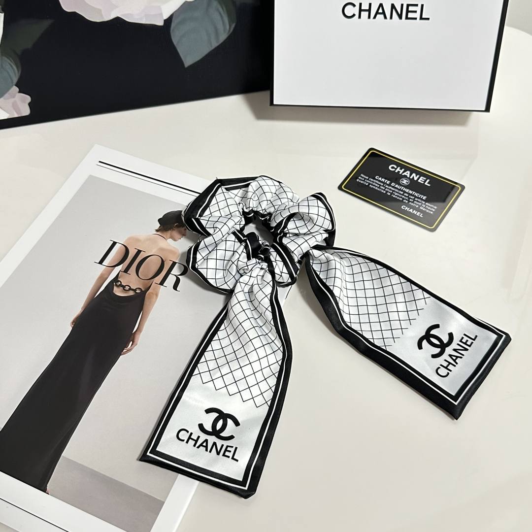 NO:301093,Specially equipped with counter packaging Chanel (Chanel) latest official website same hairstyle as the fairy, get it quickly, special material, no head, salt or sweet~ hairpin, hairpin, chanel, chanel, hairpin19860909特 配专柜包装 Chanel（香奈儿）最新官网同款发圈 小仙女快入手 特殊材质 不嘞头 可盐可甜～发夹,发夹,chanel,chanel,hairpins,accessory