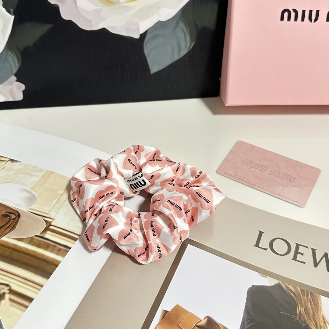 NO:301070,Specially equipped with counter packaging MiuMiu (Miao Miu) latest hair circle, little fairy, quick purchase, special material, no head, salt or sweet~ hairpins, hairpins, miumiu, hairpins19860909特 配专柜包装 MiuMiu（缪缪）最新发圈 小仙女快入手 特殊材质 不嘞头 可盐可甜～发夹,发夹,miumiu,hairpins,accessory