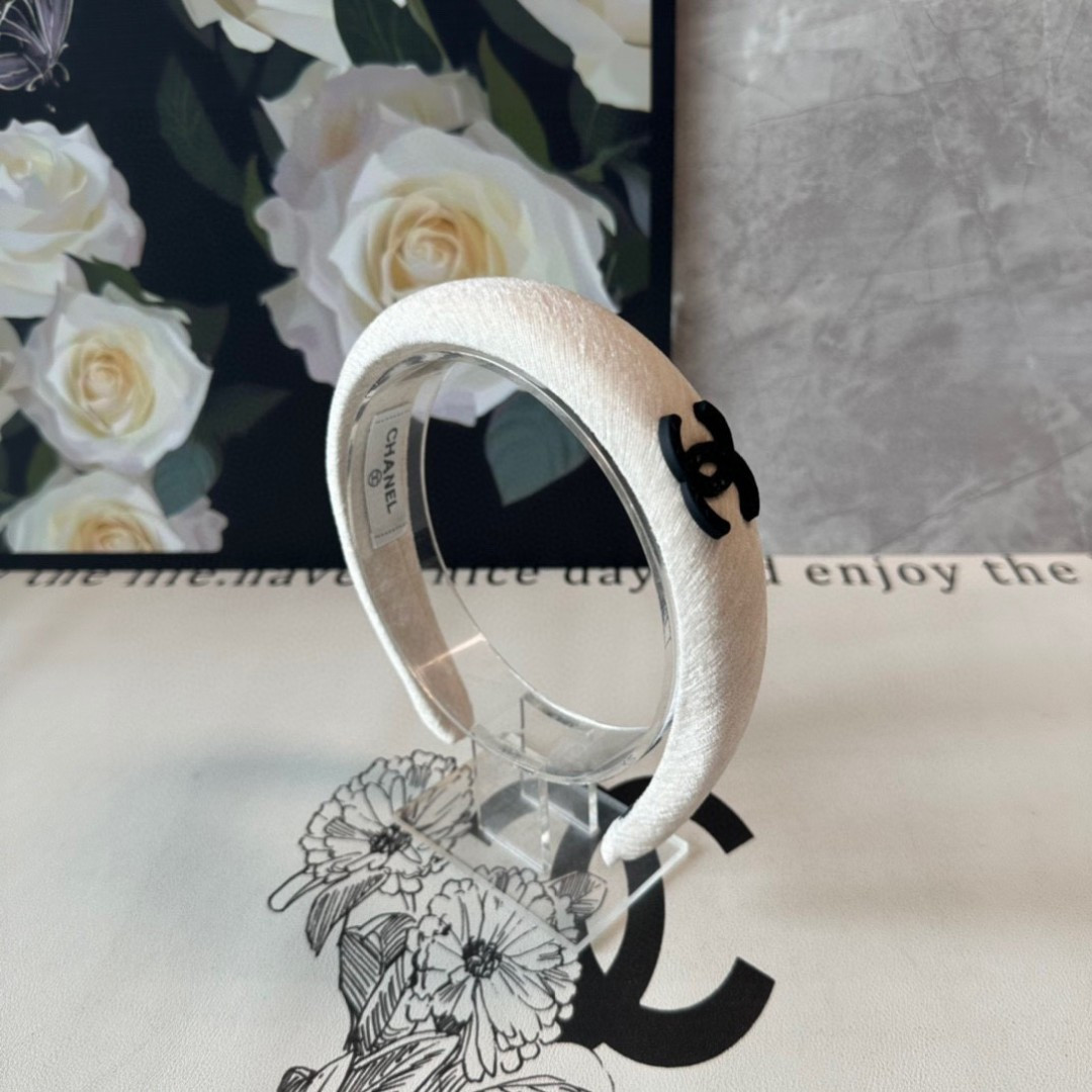 NO:301091,Specially equipped with counter packaging Chanel (Chanel) latest bow hairband, fairy, quick purchase, special material, no head, salt or sweet~ hairpins, hairpins, chanel, chanel, hairpins19860909特 配专柜包装 Chanel（香奈儿）最新蝴蝶结发箍 小仙女快入手 特殊材质 不嘞头 可盐可甜～发夹,发夹,chanel,chanel,hairpins,accessory