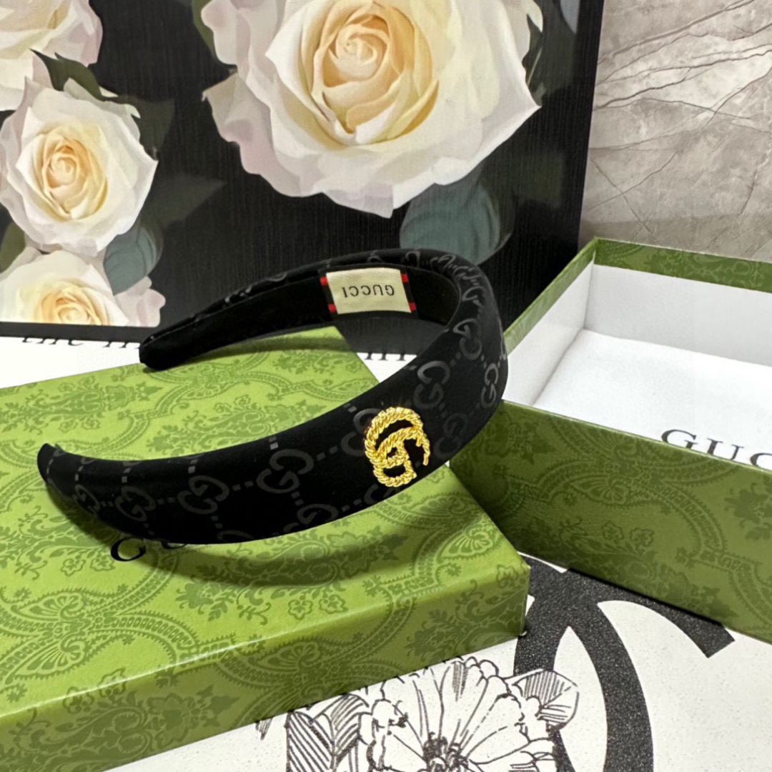  配专柜包装
Gucci（古驰）最新发箍
小仙女快入手
特殊材质 不嘞头
可盐可甜～
