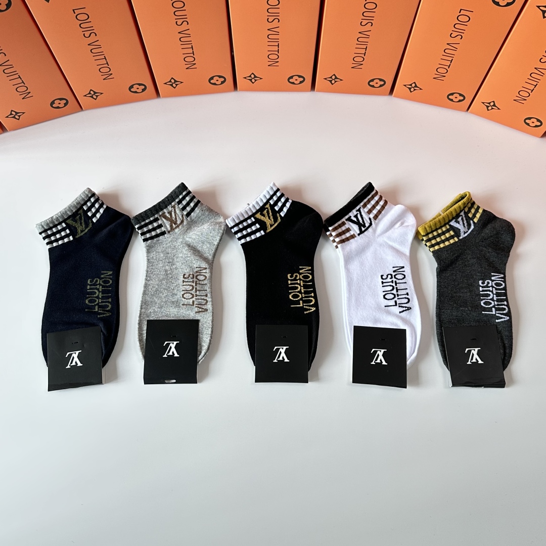 💛配专柜包装
LV（路易威登）新款中短款堆堆袜袜子！一盒五双，专柜同步筒袜袜子，💛大牌出街，潮人必备🔥超
