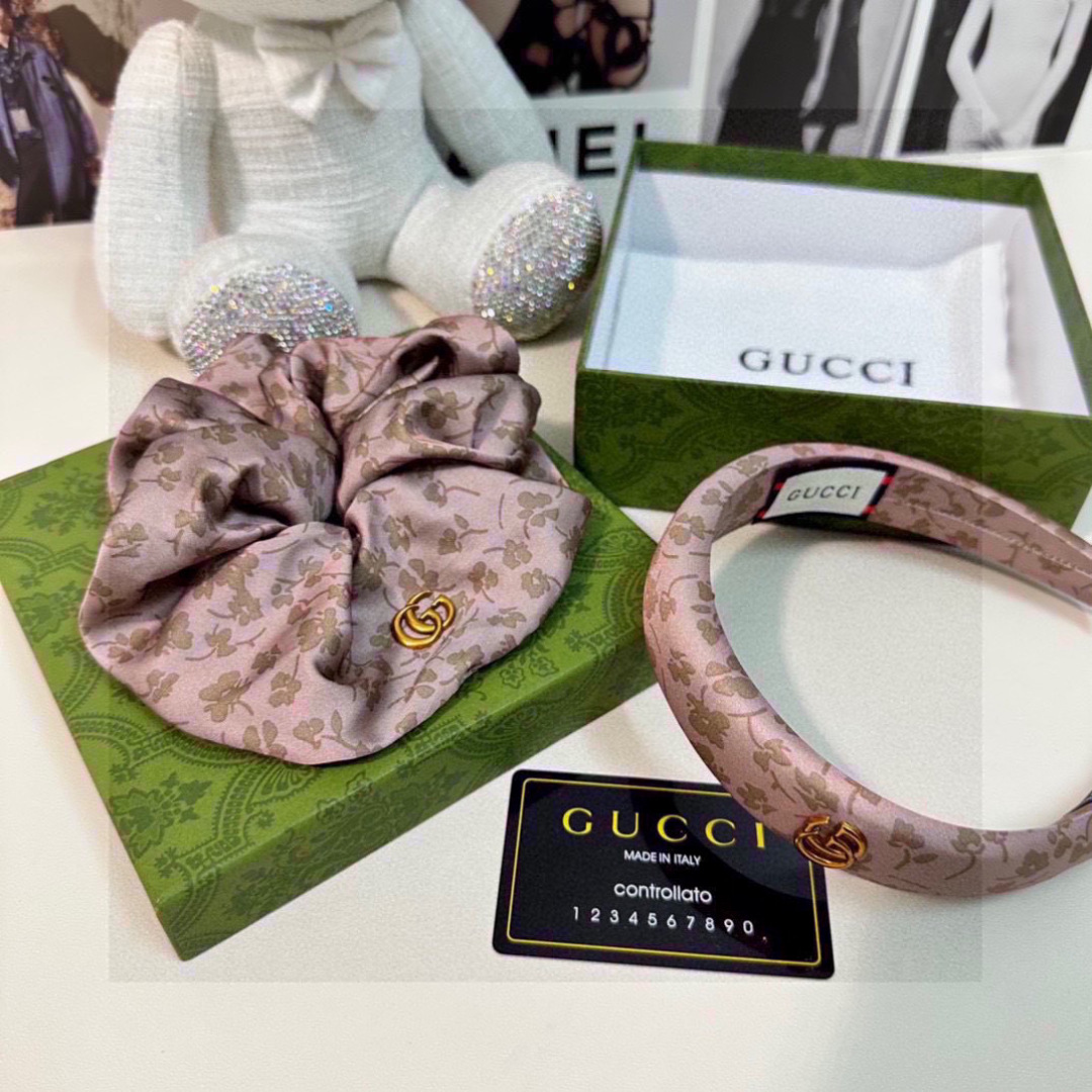  （两件套）配专柜包装 
Gucci（古驰）最新爆款来啦✨💫碎花两件套发箍➕发圈
优雅的girl值得入手