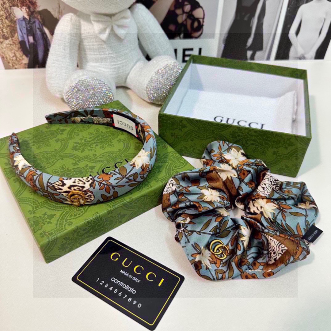  （两件套）配专柜包装 
Gucci（古驰）最新爆款来啦✨💫碎花两件套发箍➕发圈
优雅的girl值得入手