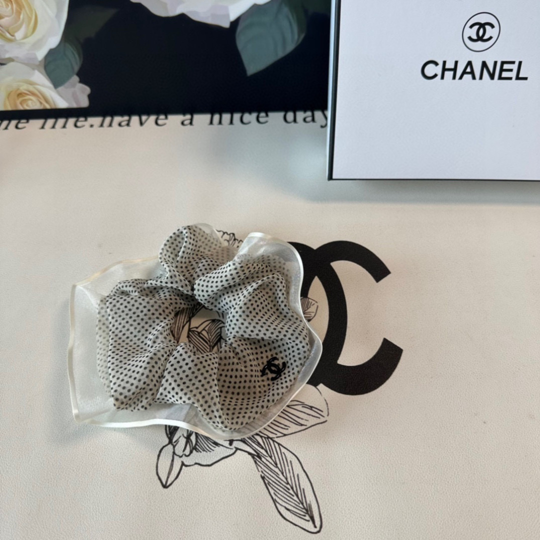 NO:301273,Special (single) with full packaging Chanel (Chanel) popular veil hair ring, special counter model shipped, it looks very high-end at first glance Super versatile, you must keep your own hairpins, hairpins, chanel, chanel, hairpins19860909特（单个）配全套包装 Chanel（香奈儿）爆款纱面发圈,专柜款出货 一看就特别高档 超级百搭 必须自留发夹,发夹,chanel,chanel,hairpins,accessory