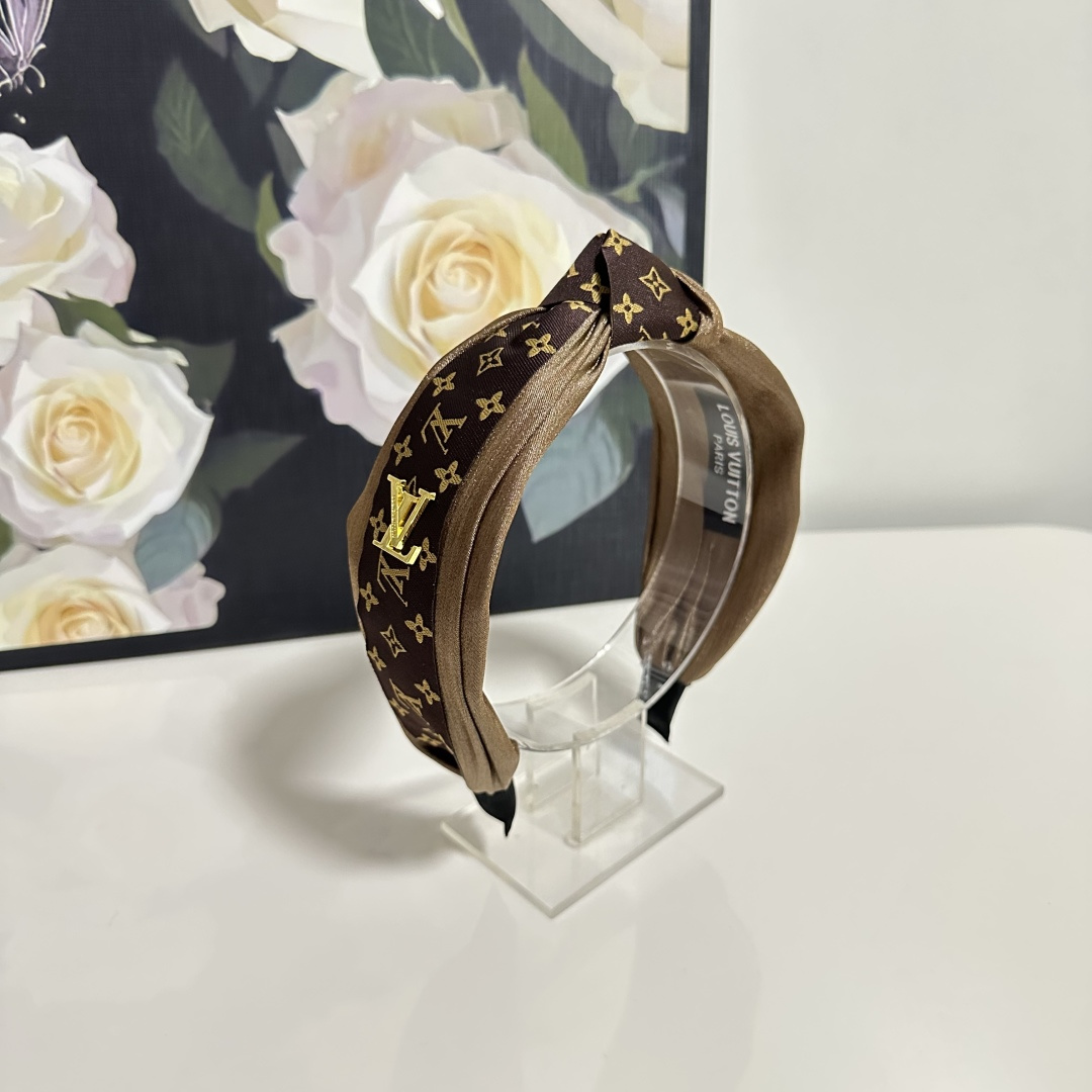 NO:301282,Specially equipped with counter packaging LV (Louis Vuitton) latest hairband, fairy quick to buy, special material, no head, salty or sweet~ hairpins, hairpins, louis vuitton, louis vuitton, hairpins19860909特 配专柜包装 LV（路易威登）最新发箍 小仙女快入手 特殊材质 不嘞头 可盐可甜～发夹,发夹,louis vuitton,louis vuitton,hairpins,accessory