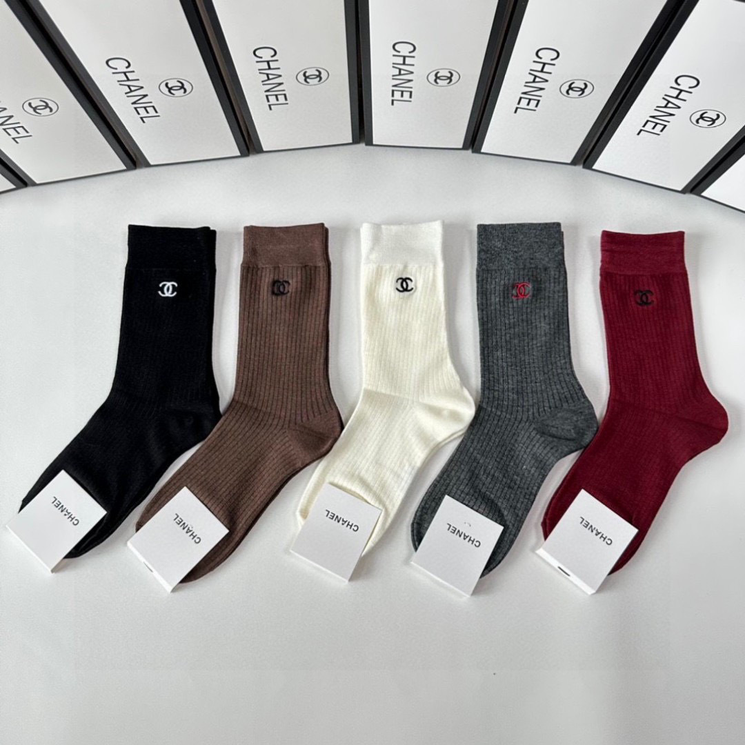 NO:299585,Special Packaging Chanel's new classic embroidered combed cotton mid-length stacked socks!  One box of five pairs, counter synchronous socks, big brands on the street, trendy people must have super good socks, socks, chanel, chanel, socks19860909特 配包装 Chanel（香奈儿）新款经典刺绣精梳棉中长款堆堆袜袜子！一盒五双, 专柜同步筒款袜子,大牌出街,潮人必备超好袜子,袜子,chanel,chanel,socks,accessory