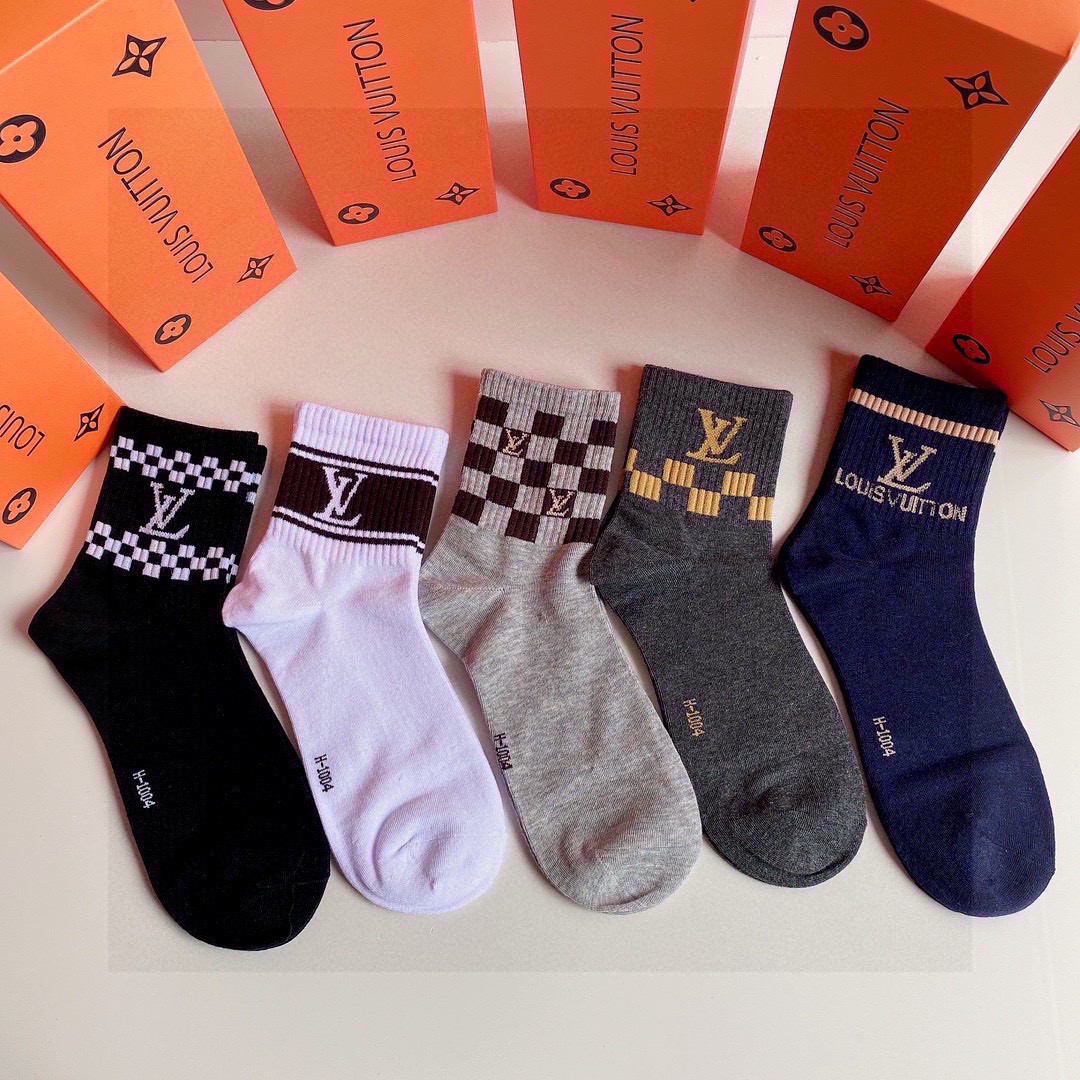 NO:299577,Specially equipped with counter packaging LV (Louis Vuitton) new mid-length stacked socks!  One box of five pairs, counter synchronous socks, big brands go out on the street, trendy people must have super easy to match socks, socks, louis vuitton, louis vuitton, socks19860909特 配专柜包装 LV（路易威登）新款中长款堆堆袜袜子！一盒五双,专柜同步筒袜袜子,大牌出街,潮人必备超好搭袜子,袜子,louis vuitton,louis vuitton,socks,accessory