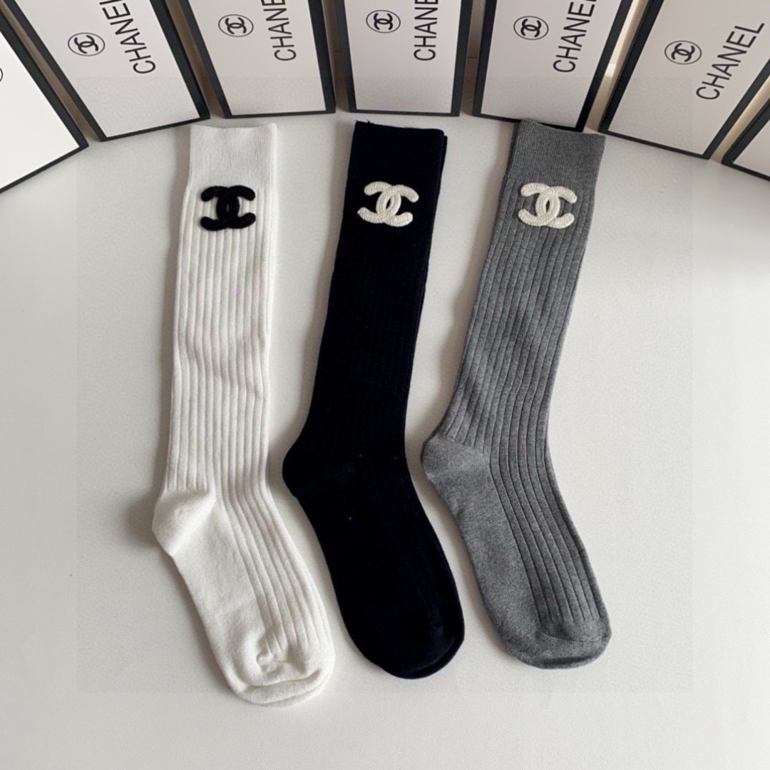 NO:299586,Special package Chanel (Chanel) hot-selling new light luxury knee-length calf socks piled up socks!  One box and two pairs (optional color) counter synchronous socks, big brands are on the street, trendy people must have super easy to match~ socks, socks, chanel, chanel, socks19860909特配包装 Chanel（香奈儿）爆款出货 新款轻奢及膝小腿袜堆堆袜袜子！一盒两双（颜色任选）专柜同步筒袜袜子,大牌出街,潮人必备超好搭～袜子,袜子,chanel,chanel,socks,accessory