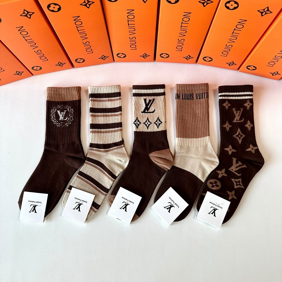 NO:299612,Specially equipped with counter packaging LV (Louis Vuitton) new mid-length stacked socks!  One box of five pairs, counter synchronous socks, big brands go out on the street, trendy people must have super easy to match socks, socks, louis vuitton, louis vuitton, socks19860909特 配专柜包装 LV（路易威登）新款中长款堆堆袜袜子！一盒五双,专柜同步筒袜袜子,大牌出街,潮人必备超好搭袜子,袜子,louis vuitton,louis vuitton,socks,accessory
