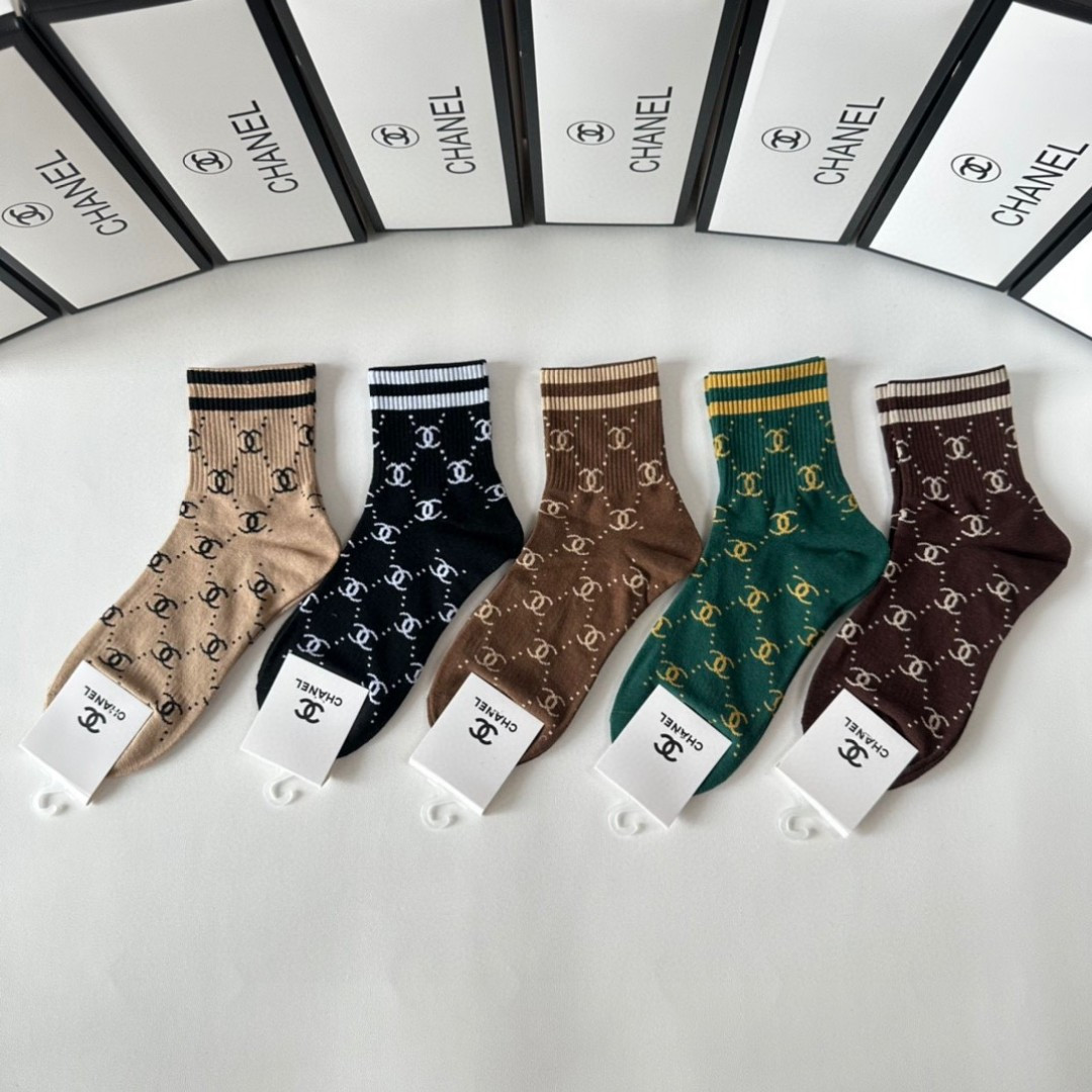 NO:299634,Specially equipped with counter packaging Chanel (Chanel) new mid-length stacked socks!  One box of five pairs, counter synchronous socks, big brands on the street, trendy people must have super easy to match socks, socks, chanel, chanel, socks19860909特 配专柜包装 Chanel（香奈儿）新款中长款堆堆袜袜子！一盒五双,专柜同步筒袜袜子,大牌出街,潮人必备超好搭袜子,袜子,chanel,chanel,socks,accessory