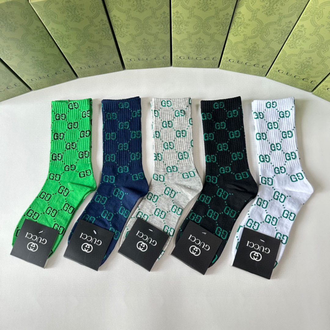  💛配专柜包装
Gucci（古驰）新款中长款堆堆袜袜子！一盒五双，专柜同步筒袜袜子，💛大牌出街，潮人必备
