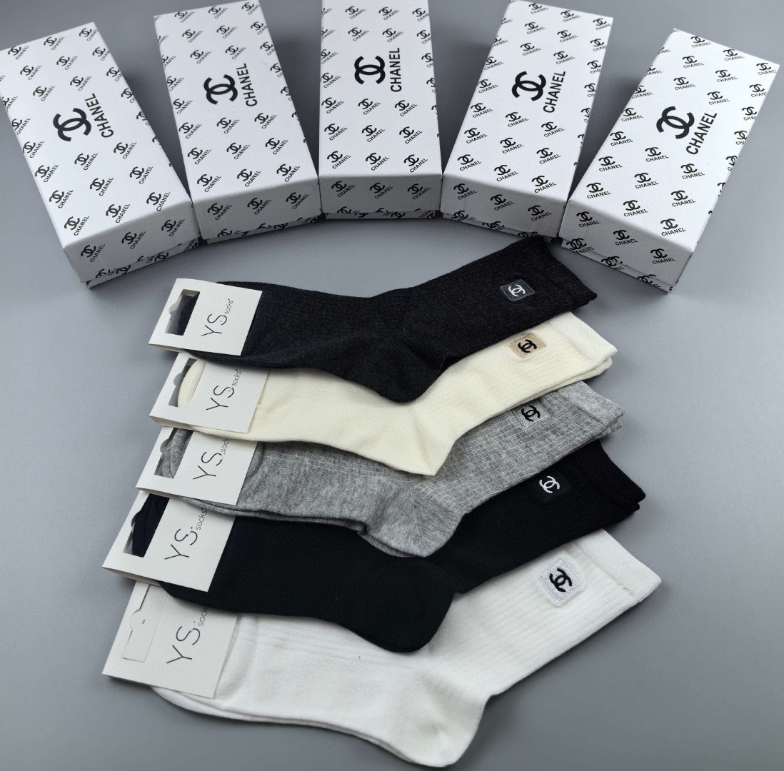 💛配包装
Chanel（香奈儿）新款经典刺绣中长款堆堆袜袜子！一盒五双， 专柜同步筒袜袜子，💛大牌出街，
