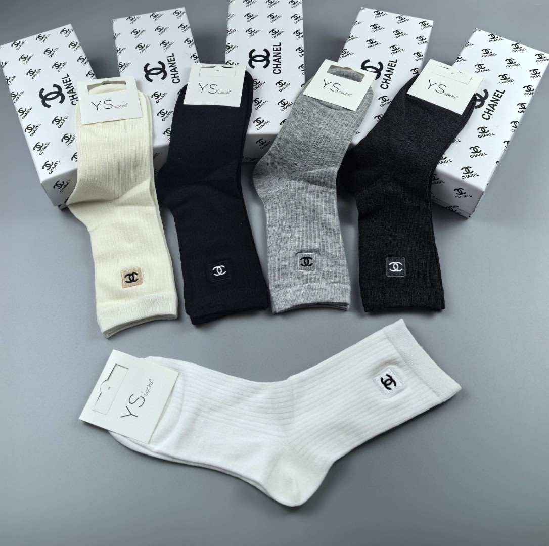 💛配包装
Chanel（香奈儿）新款经典刺绣中长款堆堆袜袜子！一盒五双， 专柜同步筒袜袜子，💛大牌出街，