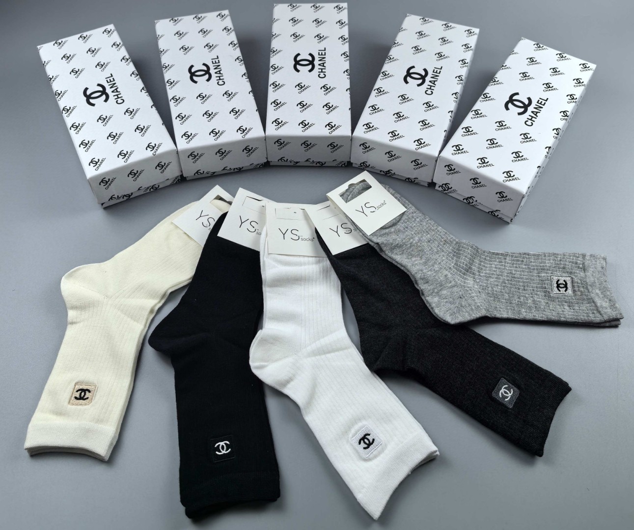 💛配包装
Chanel（香奈儿）新款经典刺绣中长款堆堆袜袜子！一盒五双， 专柜同步筒袜袜子，💛大牌出街，