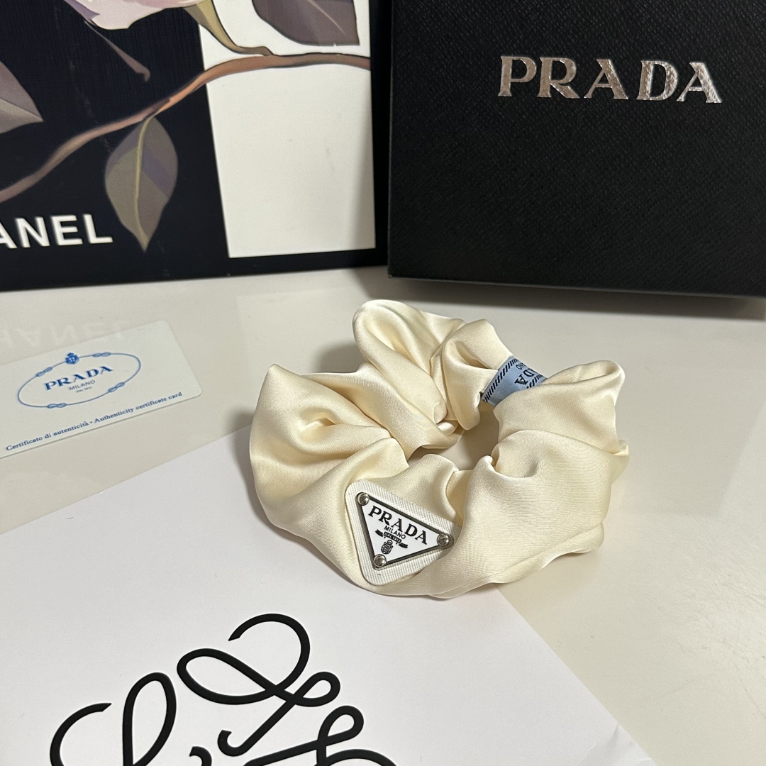 （单个）配全套包装Prada（普拉达）爆款发圈，专柜款出货一看就特别高档 超级百搭 必须自留