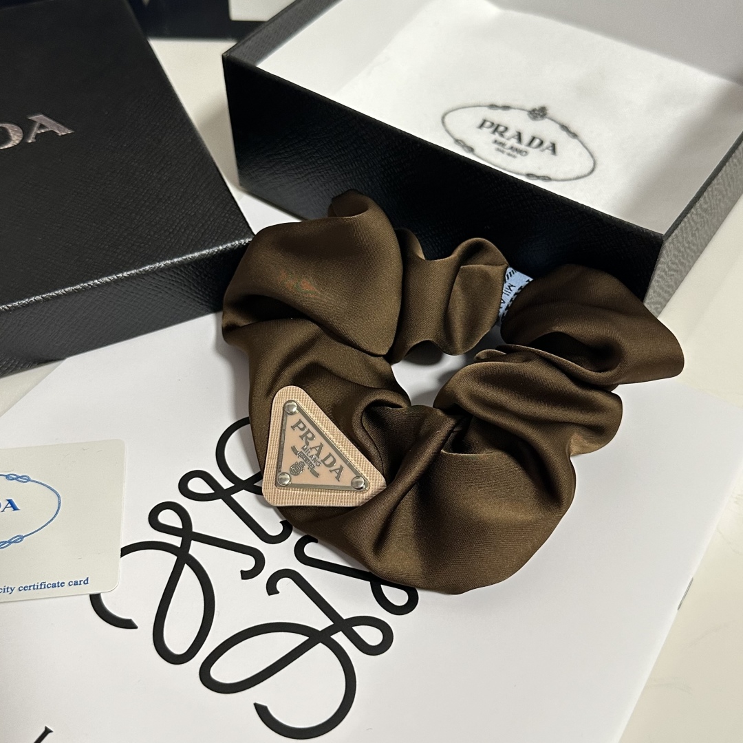 （单个）配全套包装Prada（普拉达）爆款发圈，专柜款出货一看就特别高档 超级百搭 必须自留
