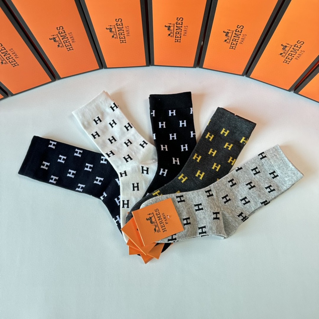  💛配专柜包装
Hermes （爱马仕）新款中长款堆堆袜袜子！一盒五双，专柜同步筒袜袜子，💛大牌出街，潮