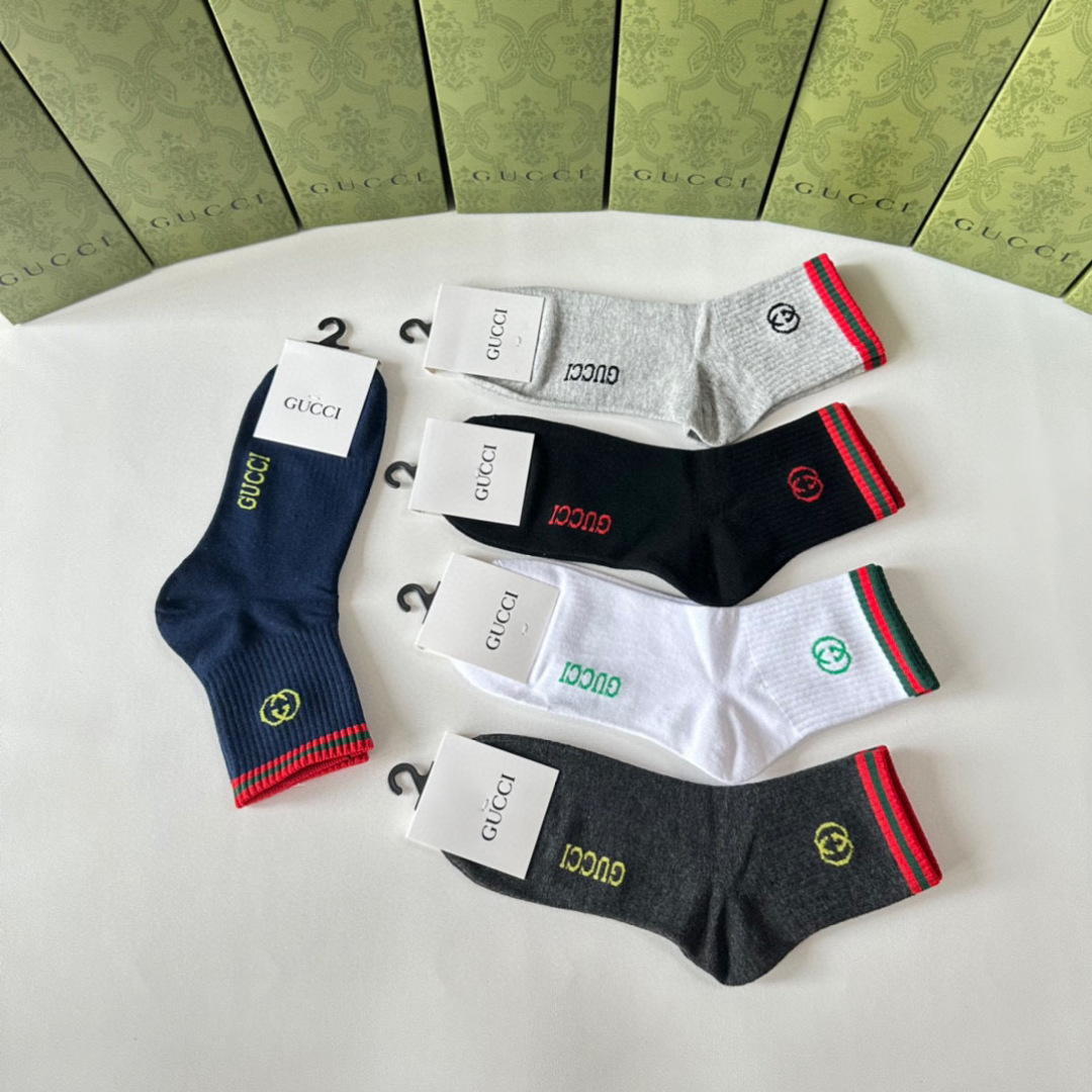  💛配专柜包装
Gucci（古驰）新款中长款堆堆袜袜子！一盒五双，专柜同步筒袜袜子，大牌出街，潮人必备。