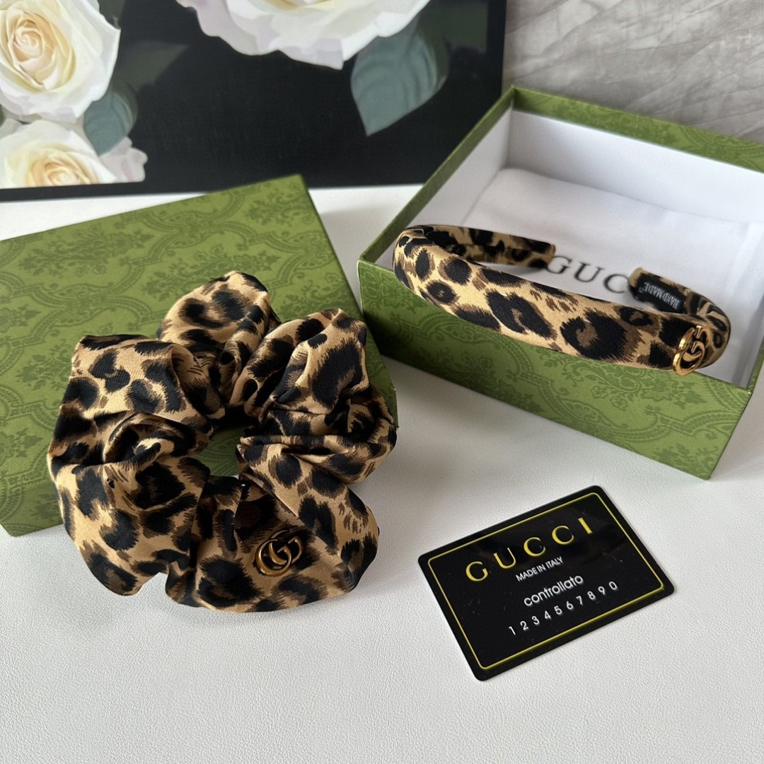  （两件套）配专柜包装 
Gucci（古驰）最新爆款来啦✨💫豹纹两件套发箍➕发圈
优雅的girl值得入手