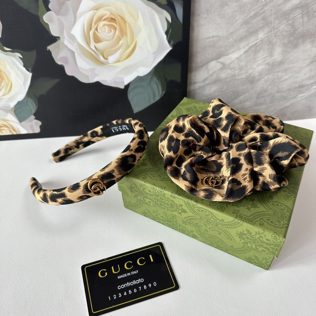  （两件套）配专柜包装 
Gucci（古驰）最新爆款来啦✨💫豹纹两件套发箍➕发圈
优雅的girl值得入手