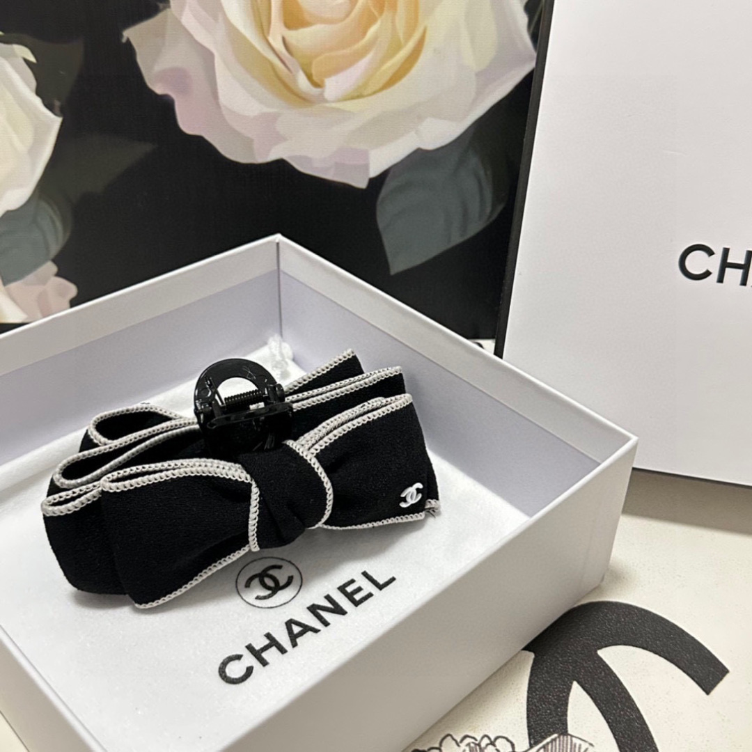 （单个）配专柜包装 
Chanel（香奈儿）最新爆款来啦✨💫
中古vintage复古五金抓夹
优雅的gi