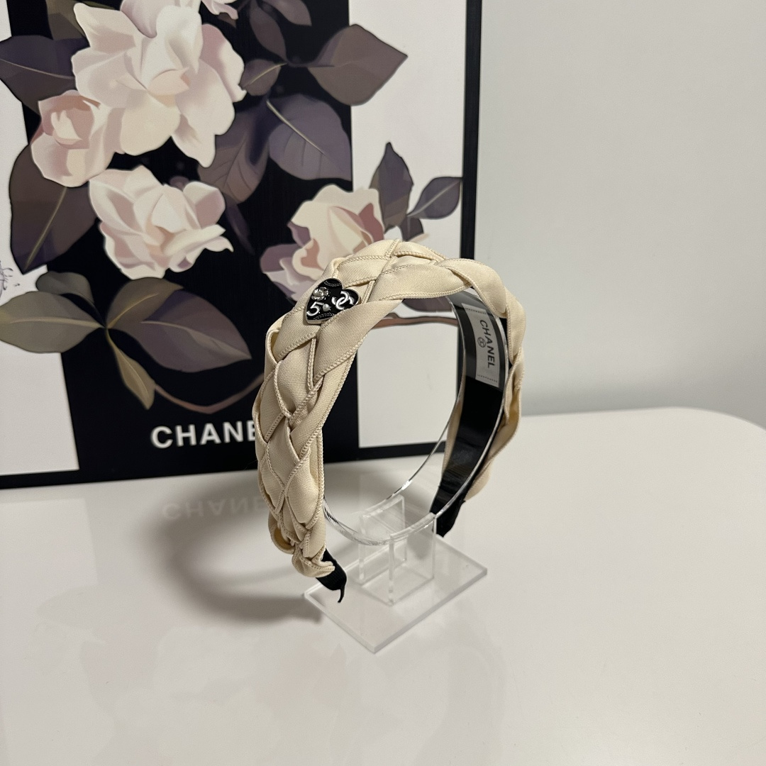 NO:301390,Specially equipped with counter packaging Chanel (Chanel) latest hairband, fairy, quick to buy, special material, no head, salt or sweet~ hairpins, hairpins, chanel, chanel, hairpins19860909特 配专柜包装 Chanel（香奈儿）最新发箍 小仙女快入手 特殊材质 不嘞头 可盐可甜～发夹,发夹,chanel,chanel,hairpins,accessory