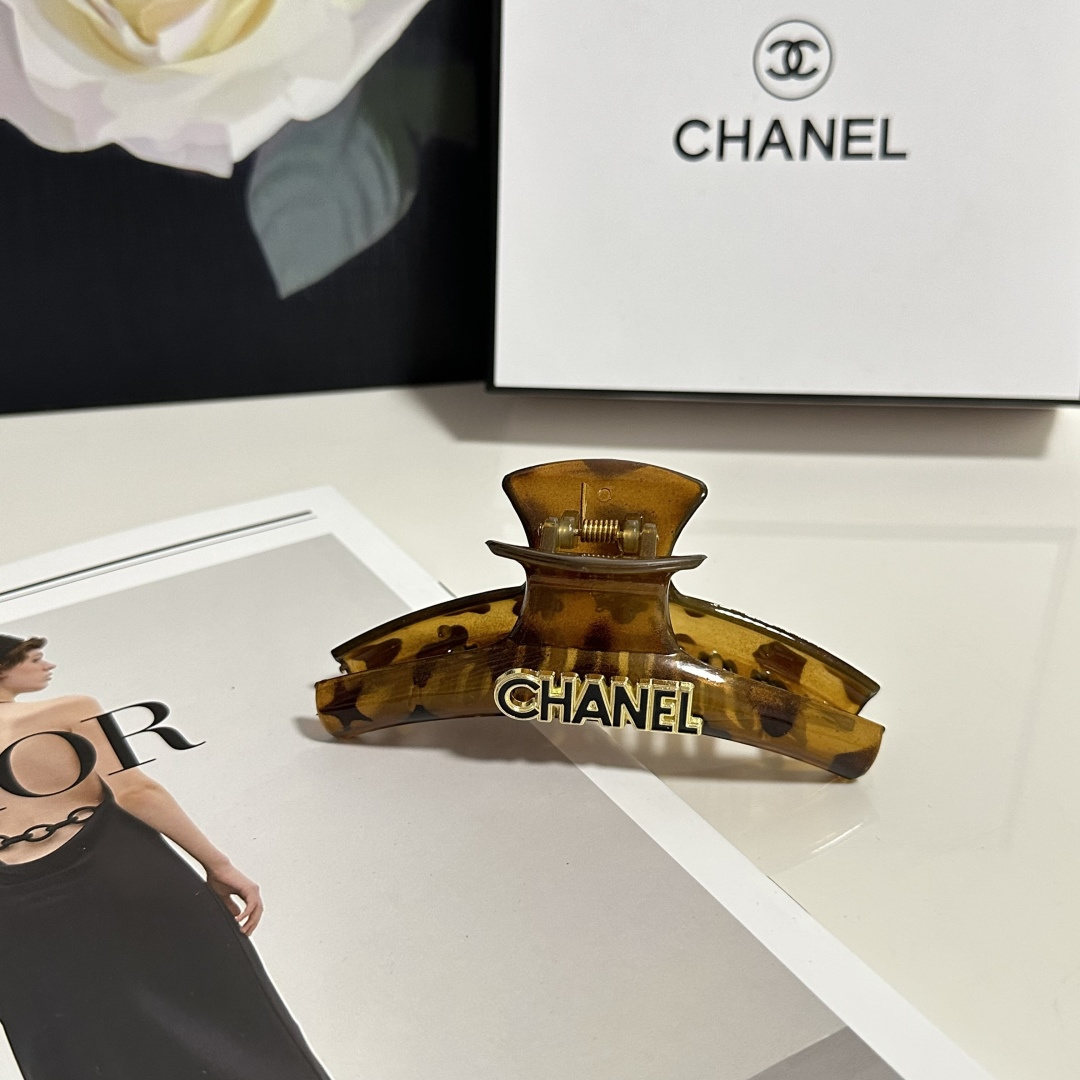 NO:301382,Special (single) with counter packaging Chanel (Chanel) medieval vintage retro hardware grabbing elegant girl worth buying very easy to match temperament and tasteful hairpins, hairpins, chanel, chanel, hairpins19860909特（单个）配专柜包装 Chanel（香奈儿）中古vintage复古五金抓夹 优雅的girl值得入手 非常好搭配 气质有品位发夹,发夹,chanel,chanel,hairpins,accessory