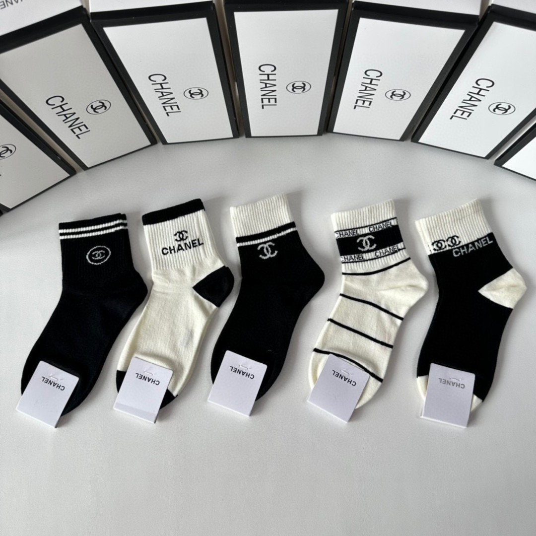 NO:299875,Special package Gucci new classic mid-length stacked socks!  One box and five pairs, counter synchronous socks, big brands are on the street, trendy people must have super easy to match. Socks, stockings, socks, gucci, gucci, socks19860909特 配包装 Gucci（古驰）新款经典中长款堆堆袜袜子！一盒五双, 专柜同步筒袜袜子,大牌出街,潮人必备超好搭.袜子,丝袜,袜子,gucci,gucci,socks,accessory