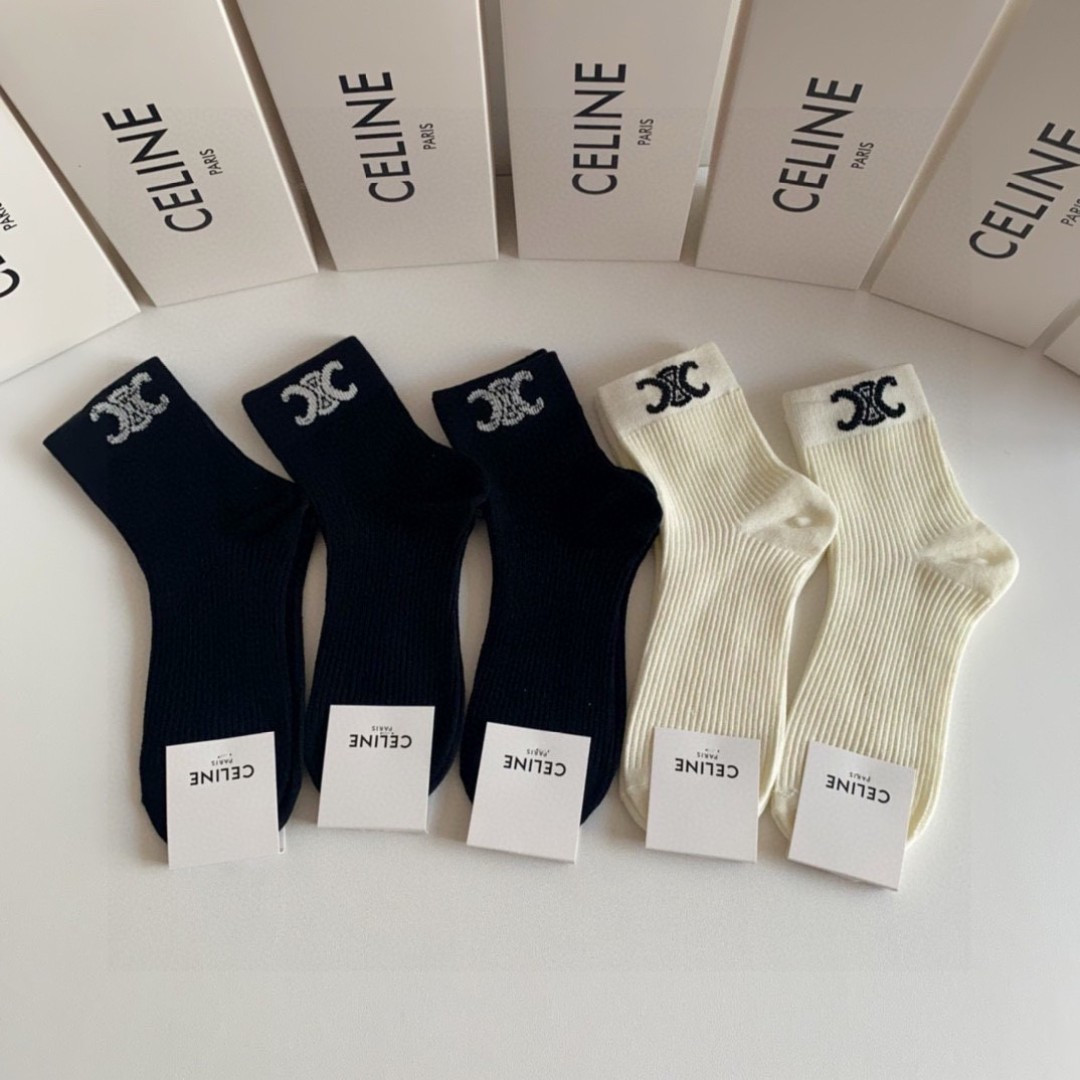 NO:299881,Specially equipped with counter packaging Celine's new mid-length stacked socks!  One box of five pairs, counter synchronous socks, big brands on the street, trendy people must have super easy to match socks, stockings, socks, celine, celine, socks19860909特 配专柜包装 Celine（赛琳）新款中长款堆堆袜袜子！一盒五双,专柜同步筒袜袜子,大牌出街,潮人必备超好搭袜子,丝袜,袜子,celine,celine,socks,accessory