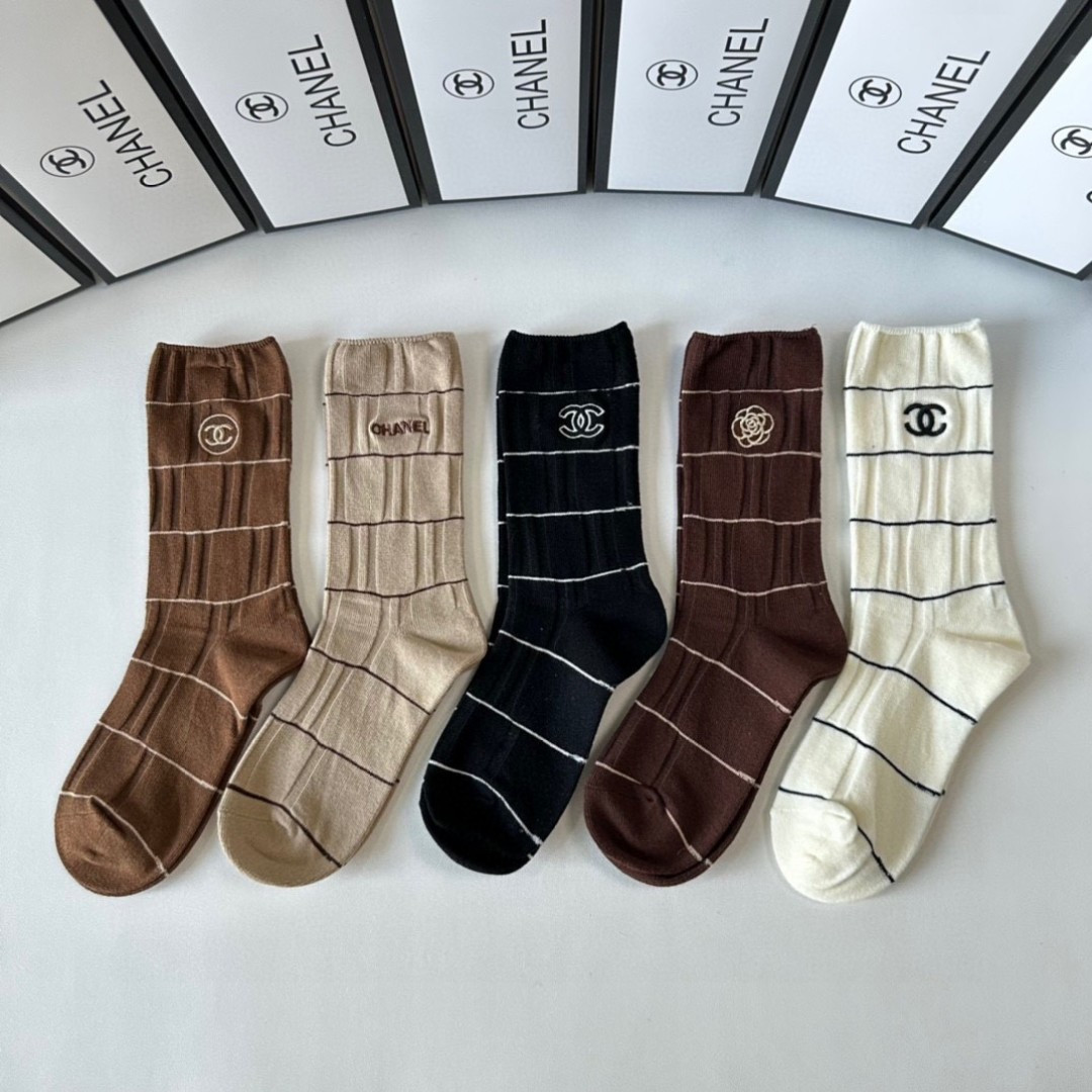NO:299890,Special counter packaging Chanel (Chanel) new embroidered mid-long tube pile socks and socks!  One box of five pairs, counter synchronous socks, big brands on the street, trendy people must have super easy to match socks, stockings, socks, chanel, chanel, socks19860909特配专柜包装 Chanel（香奈儿）新款刺绣中长筒堆堆袜袜子！一盒五双,专柜同步筒袜袜子,大牌出街,潮人必备超好搭袜子,丝袜,袜子,chanel,chanel,socks,accessory
