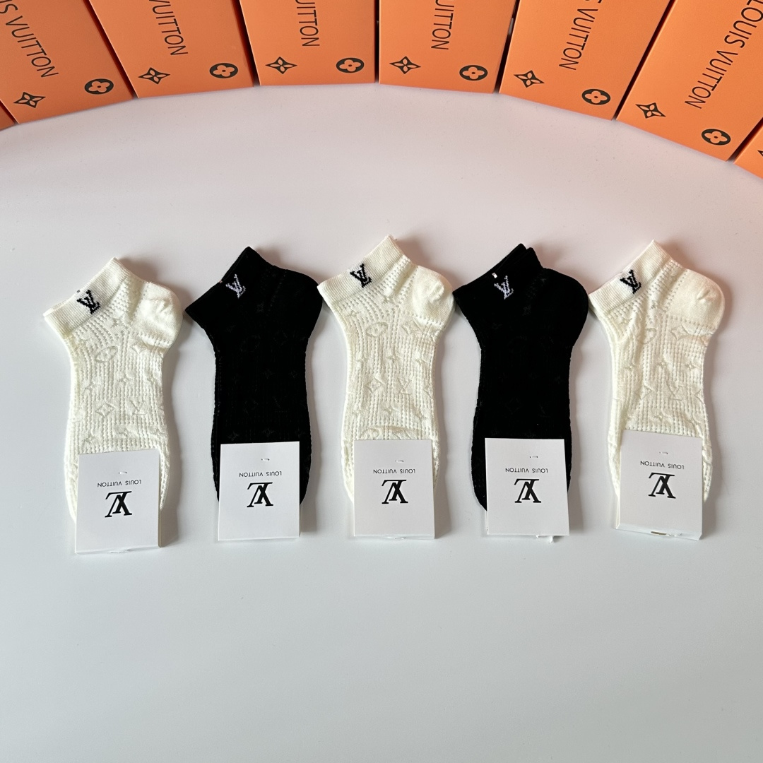 NO:299891,Specially packaged LV (Louis Vuitton) new classic medium and short stack socks!  One box of five pairs, counter synchronous socks, big brands on the street, trendy people must have super good socks, stockings, socks, louis vuitton, louis vuitton, socks19860909特 配包装 LV（路易威登）新款经典中短款堆堆袜袜子！一盒五双, 专柜同步筒款袜子,大牌出街,潮人必备超好袜子,丝袜,袜子,louis vuitton,louis vuitton,socks,accessory