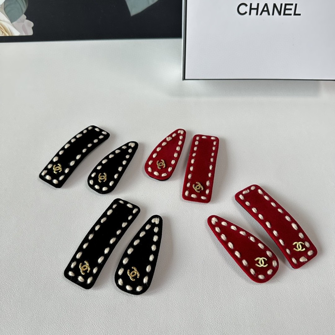    （两件套） 配全套包装
CHANEL（香奈儿）今年最好卖的新款
Vintage中古复古发夹
超仙的