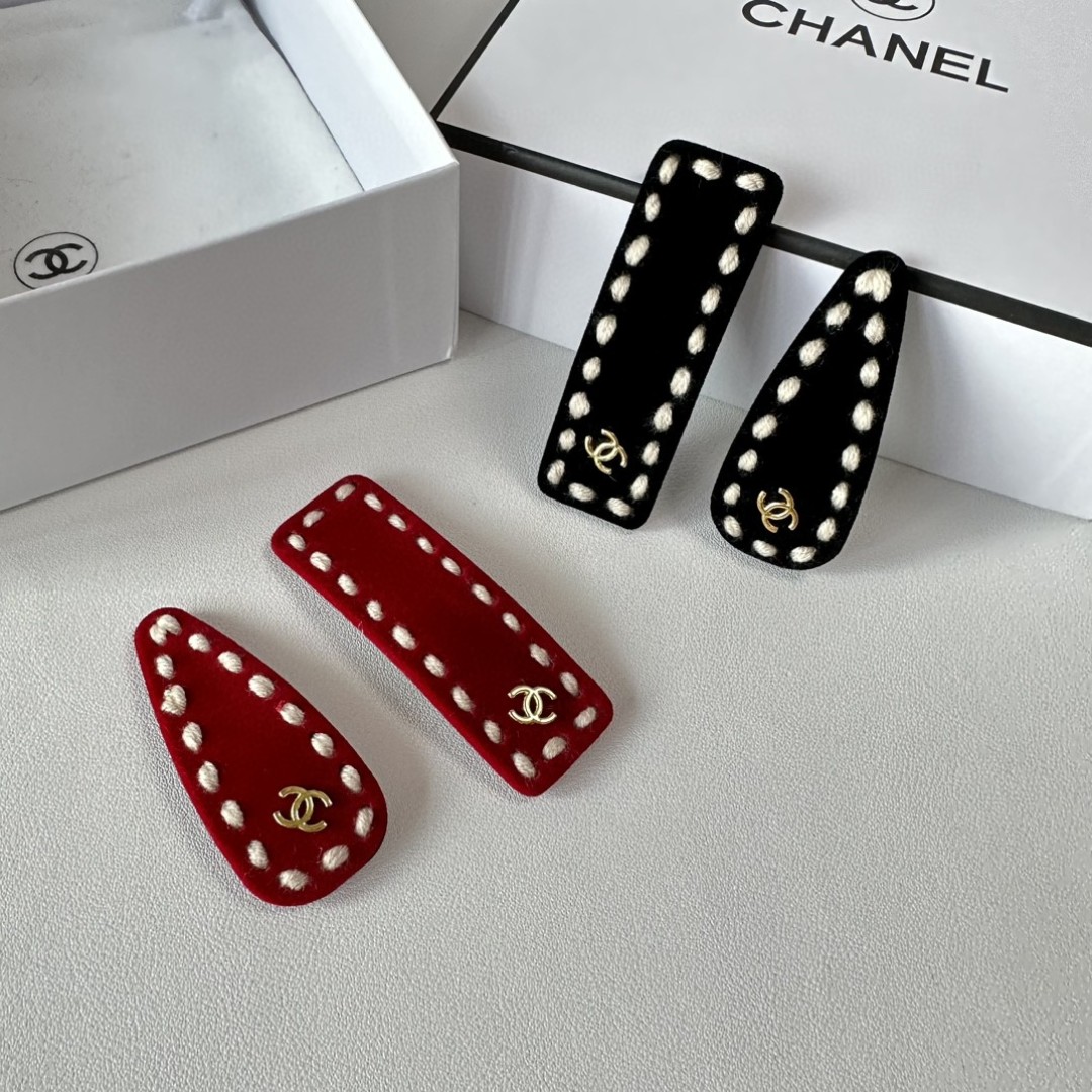    （两件套） 配全套包装
CHANEL（香奈儿）今年最好卖的新款
Vintage中古复古发夹
超仙的