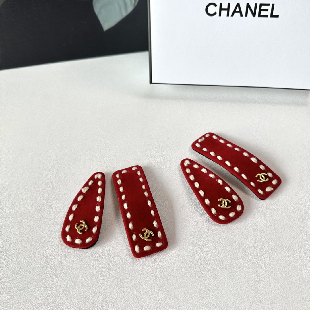   （两件套） 配全套包装
CHANEL（香奈儿）今年最好卖的新款
Vintage中古复古发夹
超仙的
