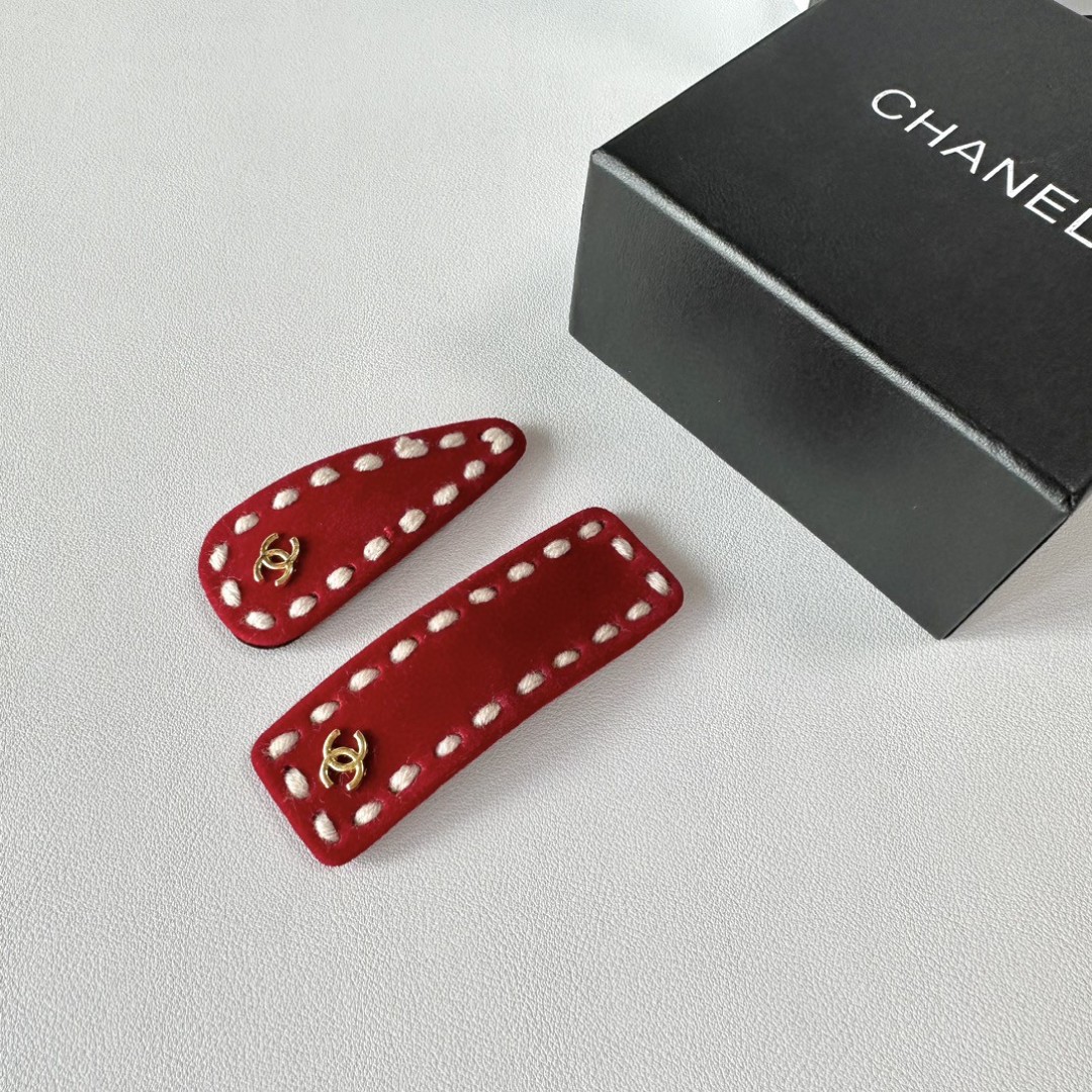    （两件套） 配全套包装
CHANEL（香奈儿）今年最好卖的新款
Vintage中古复古发夹
超仙的