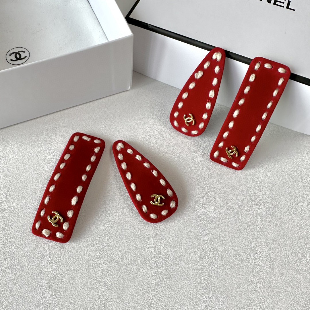    （两件套） 配全套包装
CHANEL（香奈儿）今年最好卖的新款
Vintage中古复古发夹
超仙的