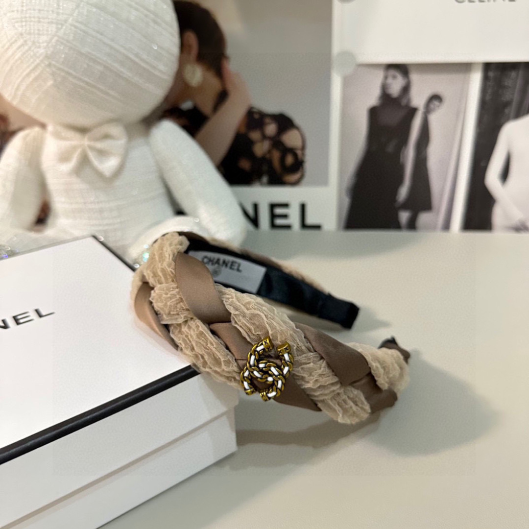  配专柜包装
Chanel （香奈儿）最新高工五金发箍#
信我！人手必备的单品 这件必须买
洋气神仙颜值