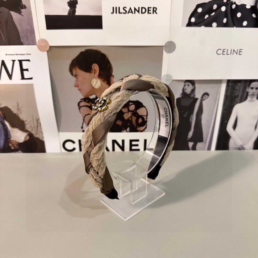  配专柜包装
Chanel （香奈儿）最新高工五金发箍#
信我！人手必备的单品 这件必须买
洋气神仙颜值