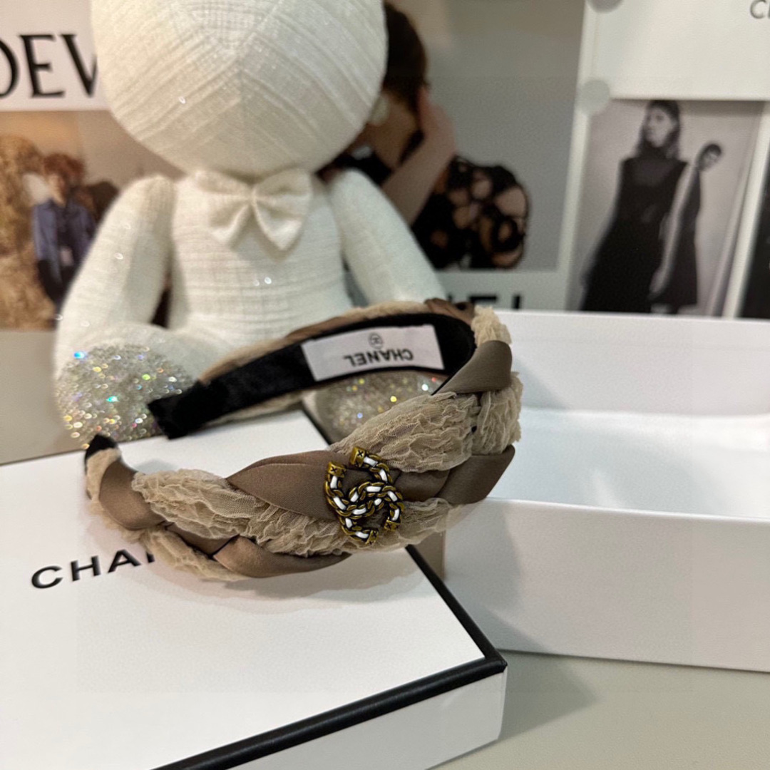  配专柜包装
Chanel （香奈儿）最新高工五金发箍#
信我！人手必备的单品 这件必须买
洋气神仙颜值