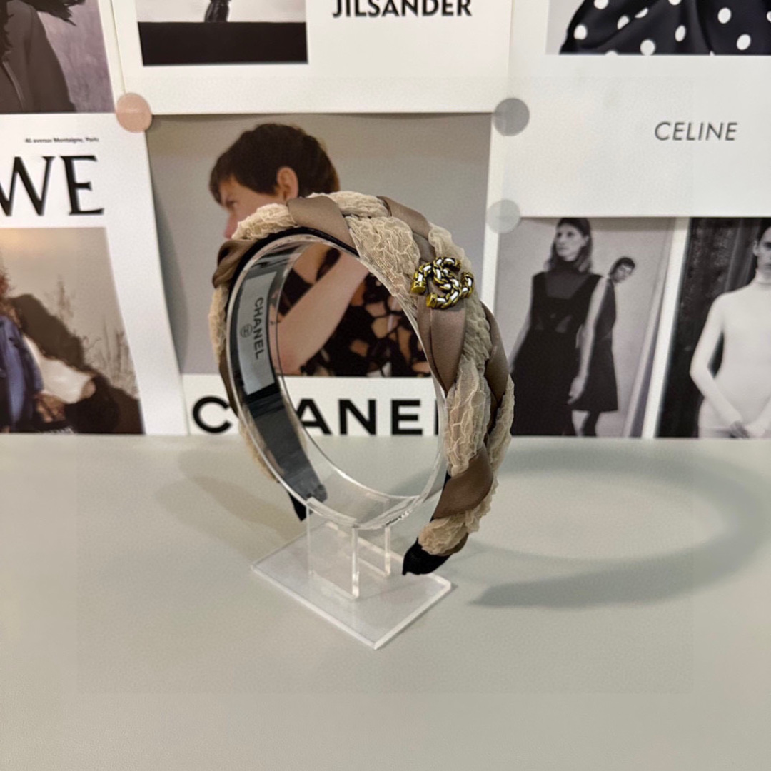  配专柜包装
Chanel （香奈儿）最新高工五金发箍#
信我！人手必备的单品 这件必须买
洋气神仙颜值