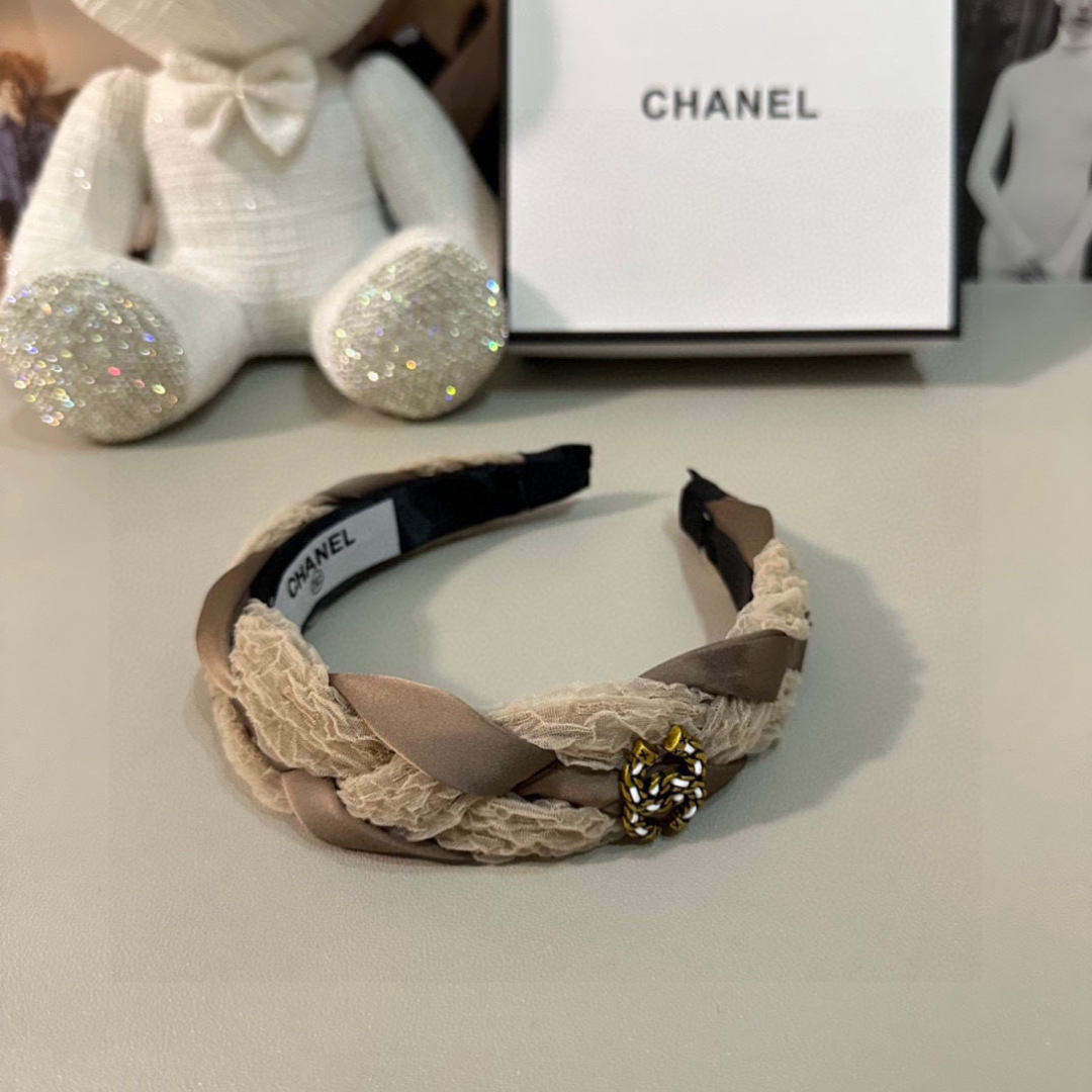  配专柜包装
Chanel （香奈儿）最新高工五金发箍#
信我！人手必备的单品 这件必须买
洋气神仙颜值